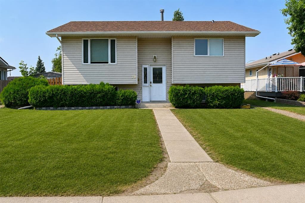 4-bed Detached for sale at 39 Chinook Road W, Brooks