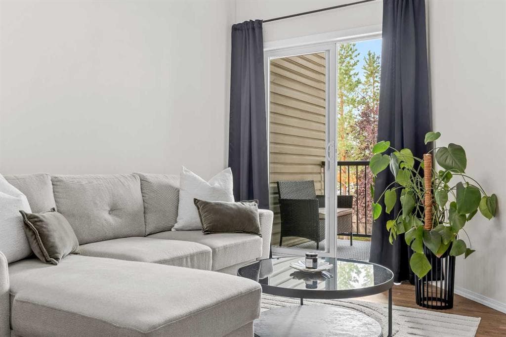 1-bed Apartment for sale at 2213, 73 Erin Woods Court, Calgary