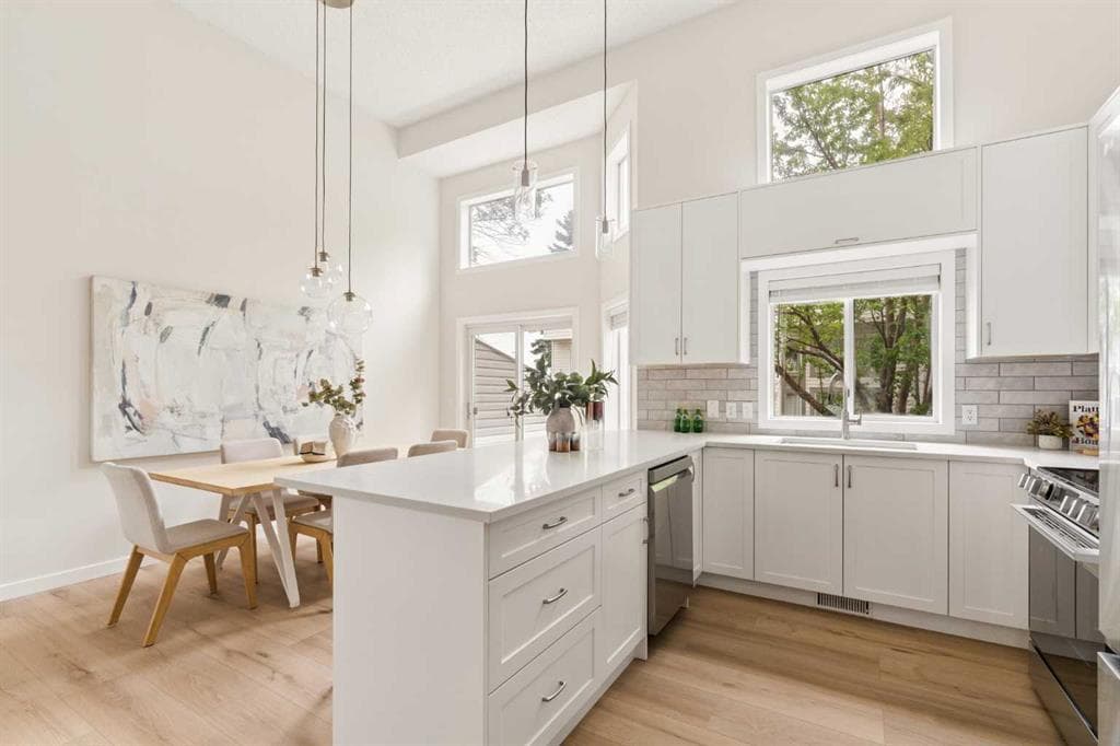 3-bed Townhouse for sale at 4 Kingsland Villas SW, Calgary