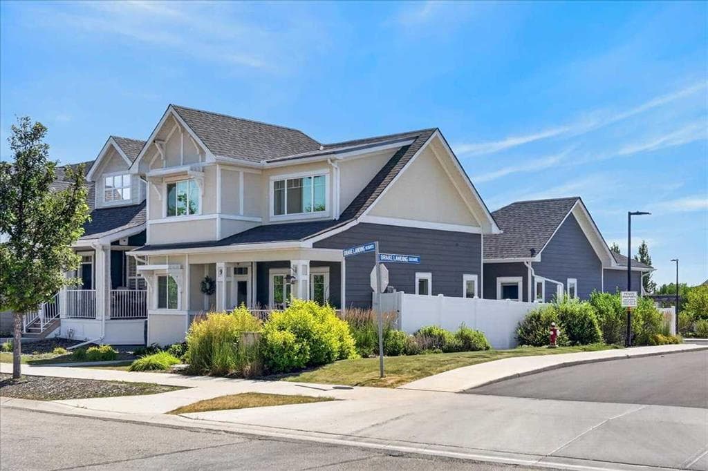 3-bed Detached for sale at 9 Drake Landing Square, Okotoks