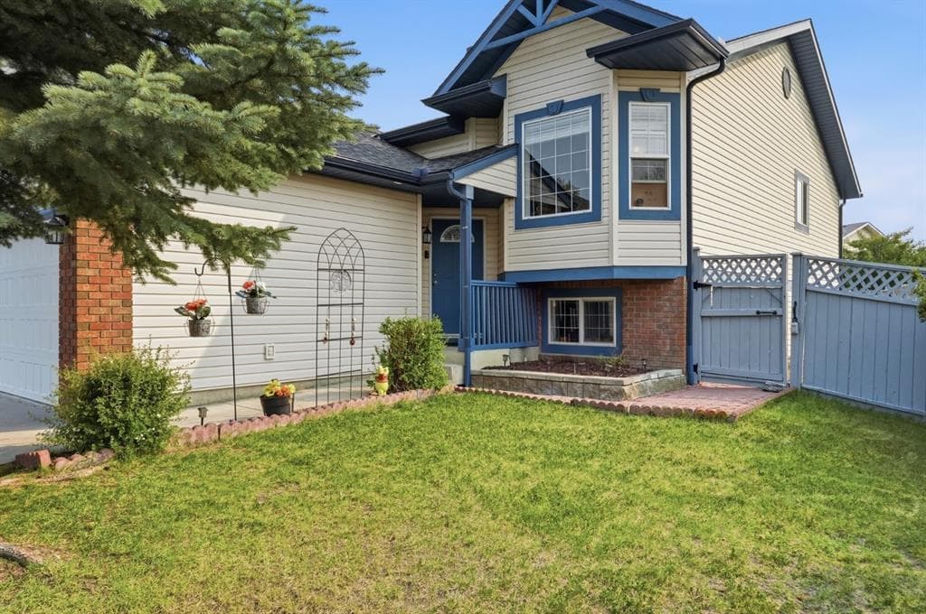 4-bed Detached for sale at 76 Crystalridge Crescent, Okotoks
