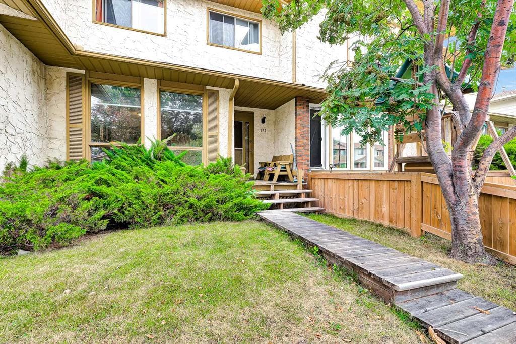 3-bed Townhouse for sale at 151 Midbend Place SE, Calgary