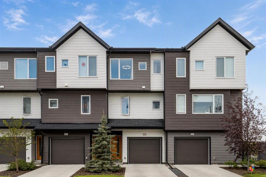 2-bed Townhouse for sale at 305 Skyview Ranch Circle NE, Calgary