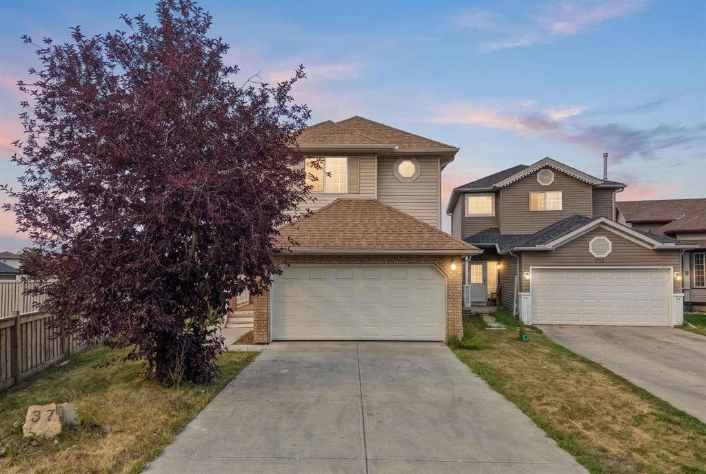 187 Martinvalley Crescent NE — photo 1