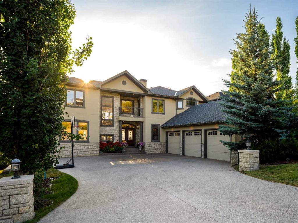 7-bed Detached for sale at 3221 77 Street SW, Calgary