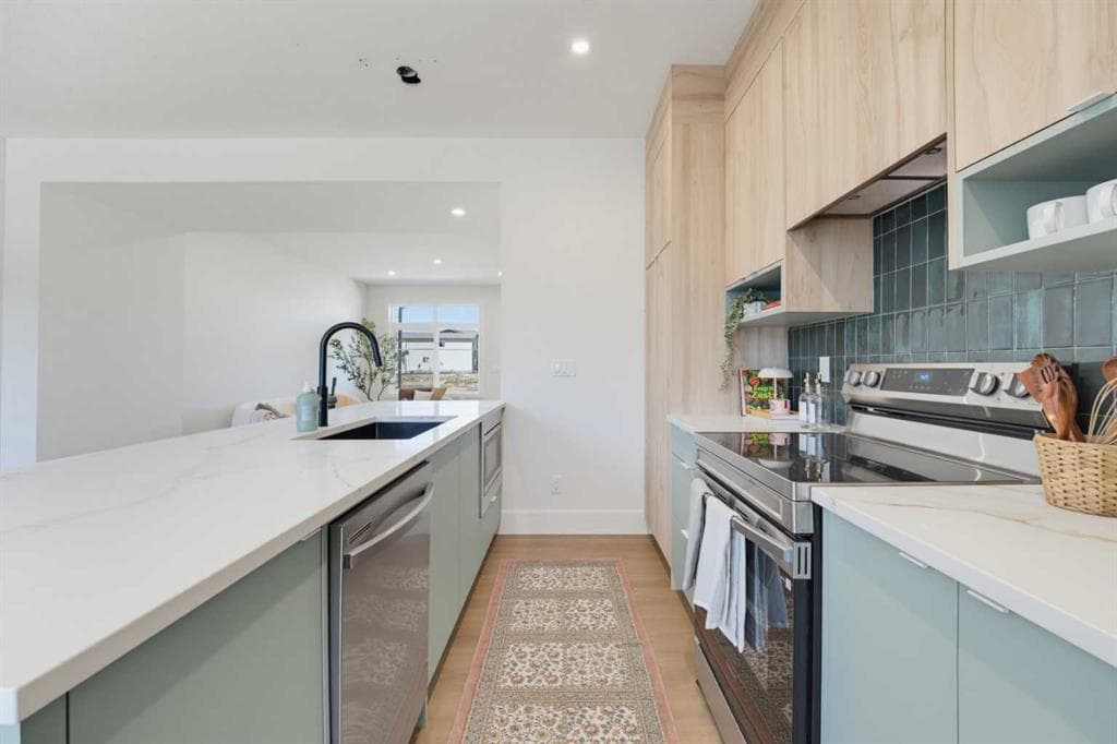 425 Clydesdale Avenue — photo 1