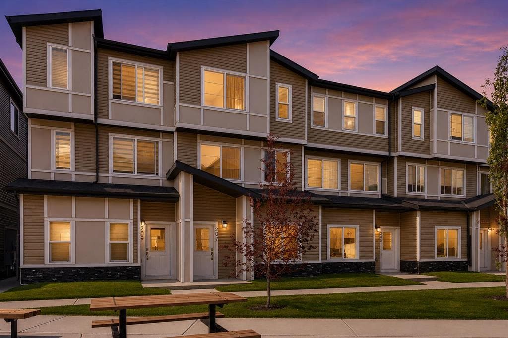 3-bed Townhouse for sale at 207, 75 Cornerstone Row NE, Calgary