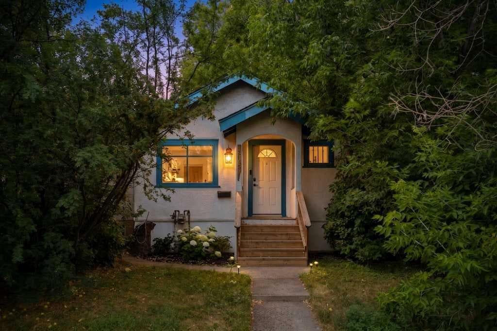 2115 14 Street SW — photo 1