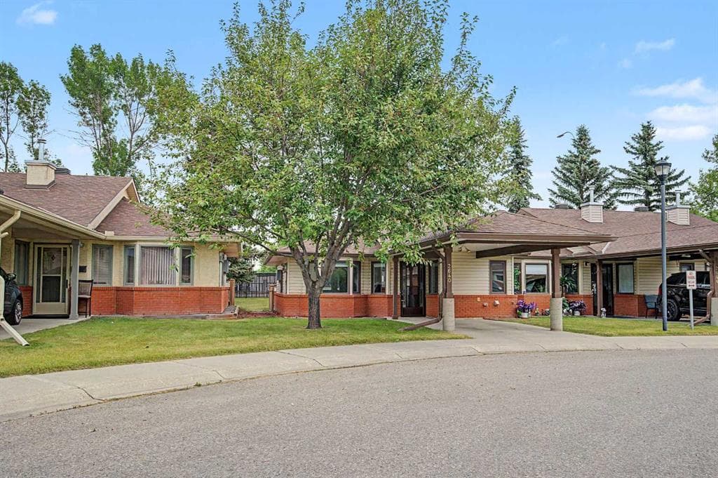 2-bed Townhouse for sale at 2640 Dovely Court SE, Calgary