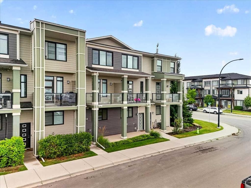 2-bed Townhouse for sale at 154 Seton Passage SE, Calgary