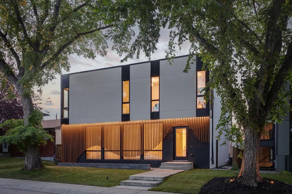5-bed Detached for sale at 14 Lissington Drive SW, Calgary