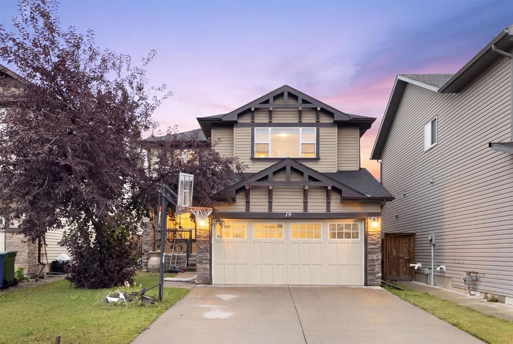 19 Silverado Skies Bay SW — photo 1