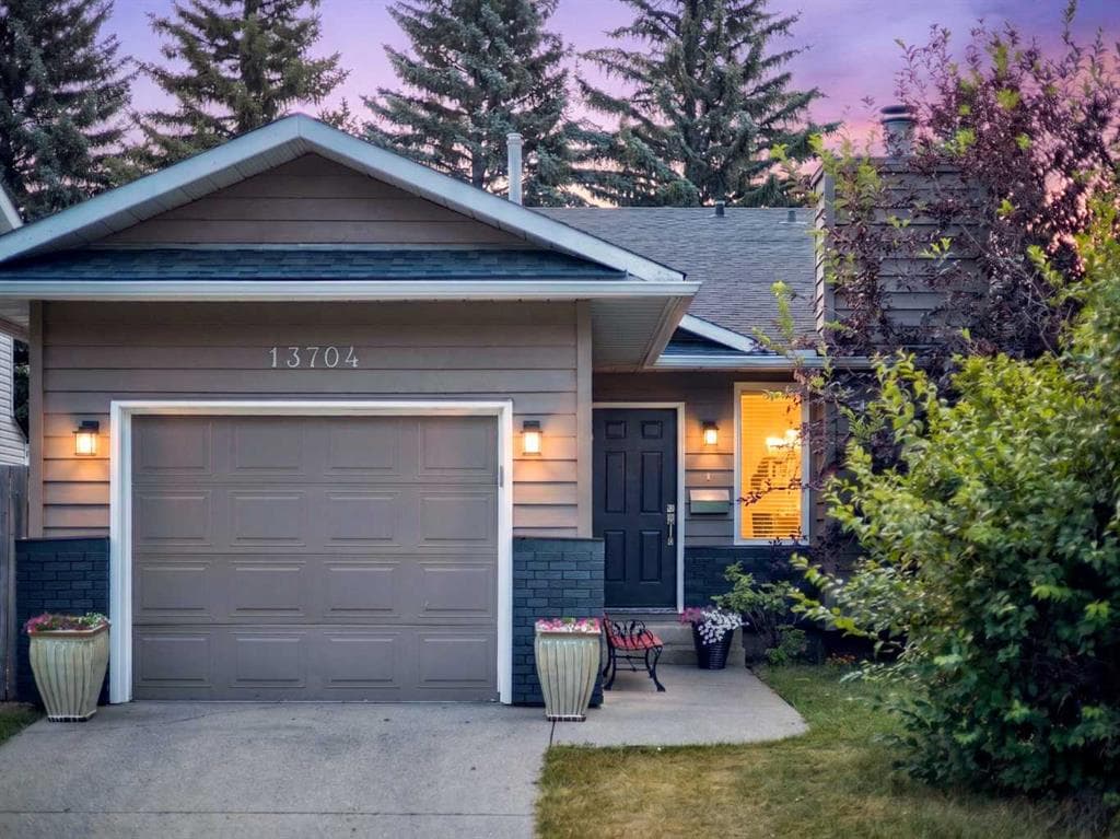 13704 Deer Run Boulevard SE — photo 1