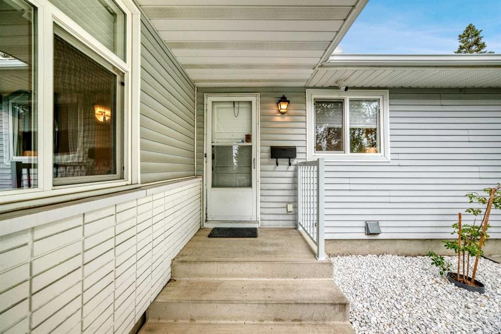 5-bed Detached for sale at 6203 Dalmarnock Green NW, Calgary