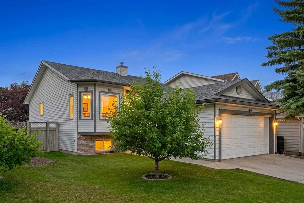 4-bed Detached for sale at 940 Coventry Drive NE, Calgary