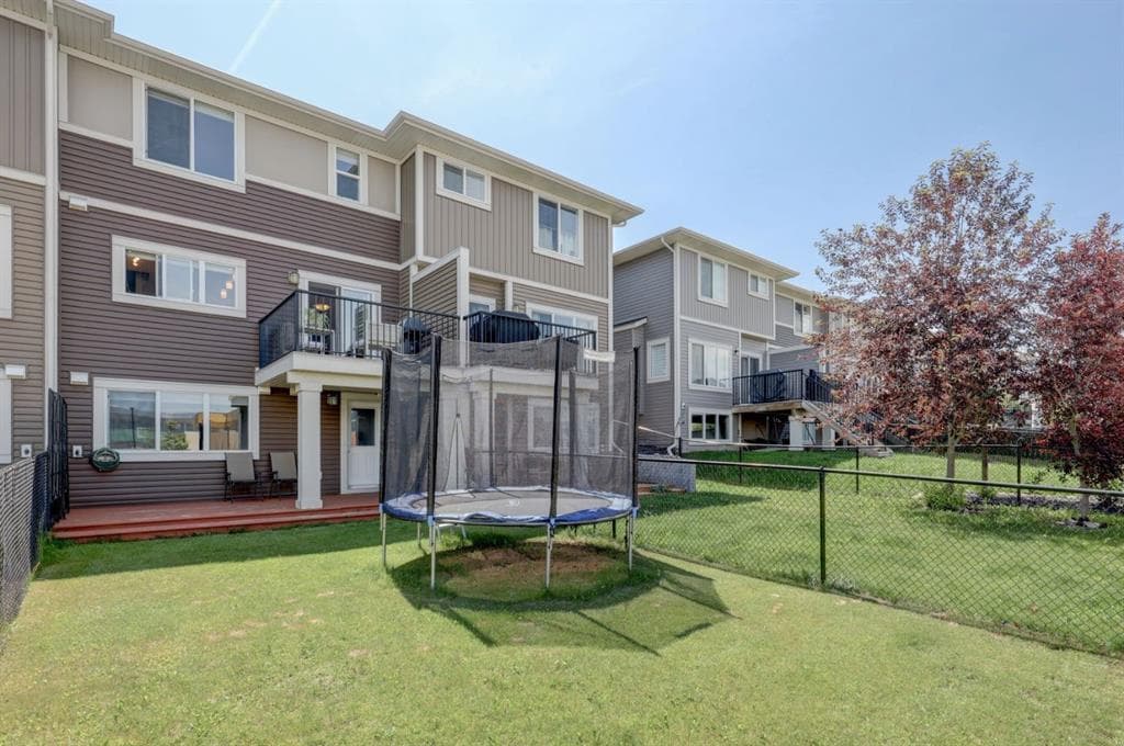 3-bed Townhouse for sale at 673 Hillcrest Road SW, Airdrie