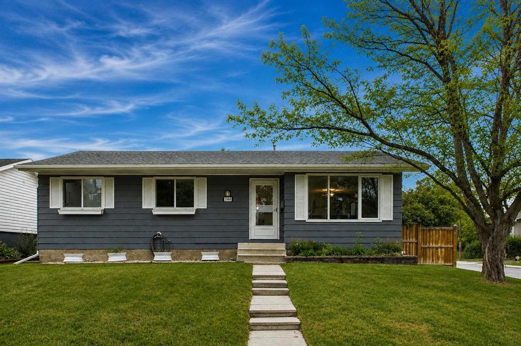 344 Queen Charlotte Road SE — photo 1