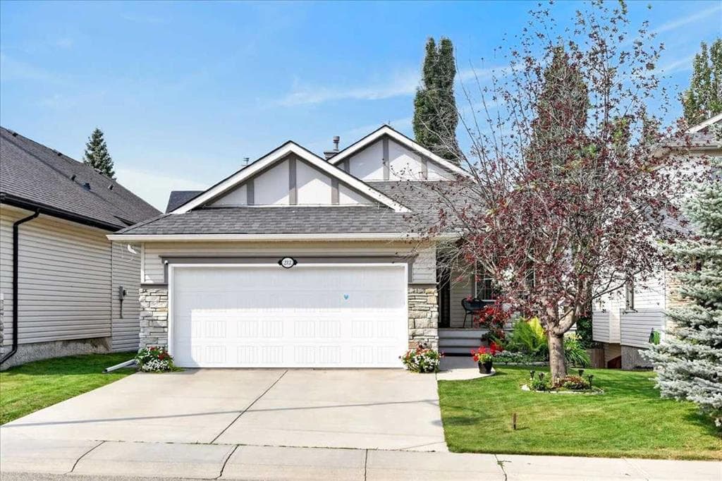 212 Cresthaven Place SW — photo 1