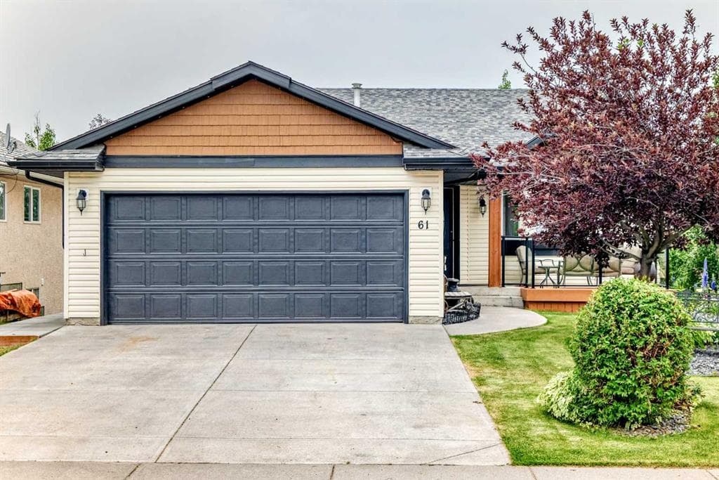 3-bed Detached for sale at 61 West Edge Road, Cochrane