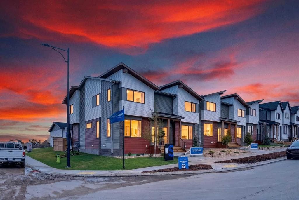 4-bed Townhouse for sale at 2077 Vantage Way SW, Airdrie