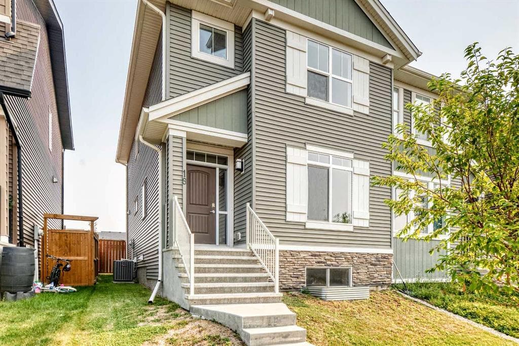18 Willow Crescent — photo 1