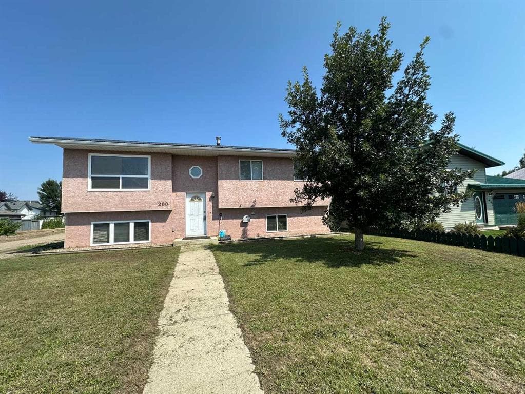 200 Upland Boulevard W — photo 1