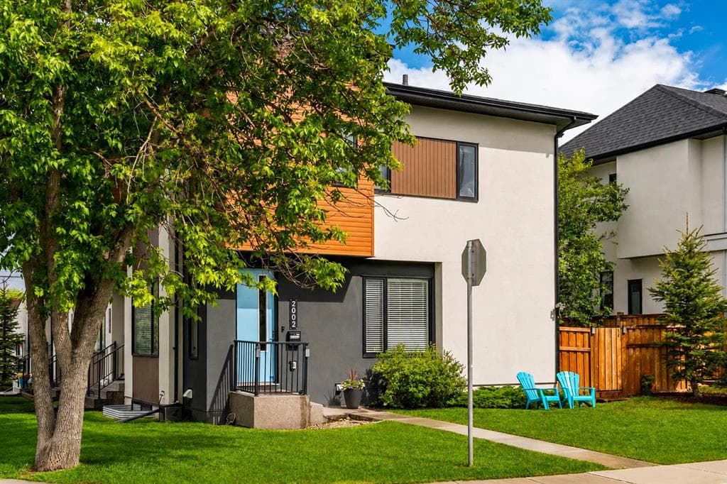 3-bed Townhouse for sale at 2002 35 Street SW, Calgary