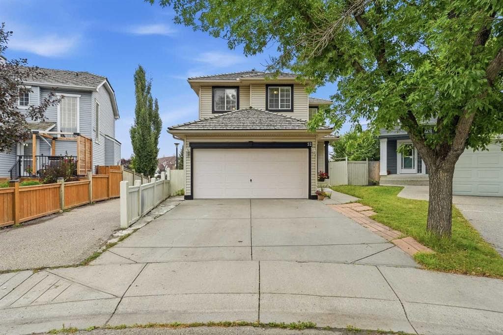 52 Douglas Glen Crescent SE — photo 1