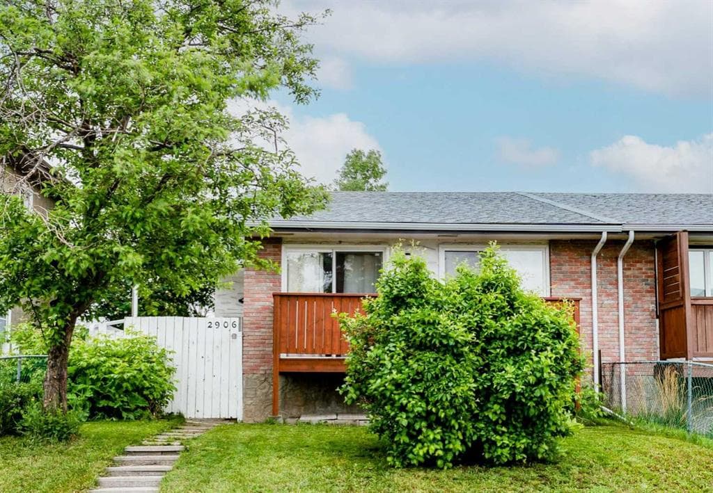 4-bed Semi-detached for sale at 2906 Doverville Crescent SE, Calgary