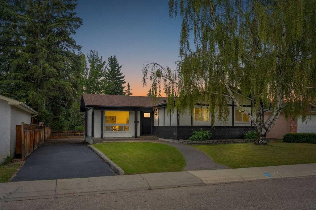 104 Oakmoor Place SW — photo 1