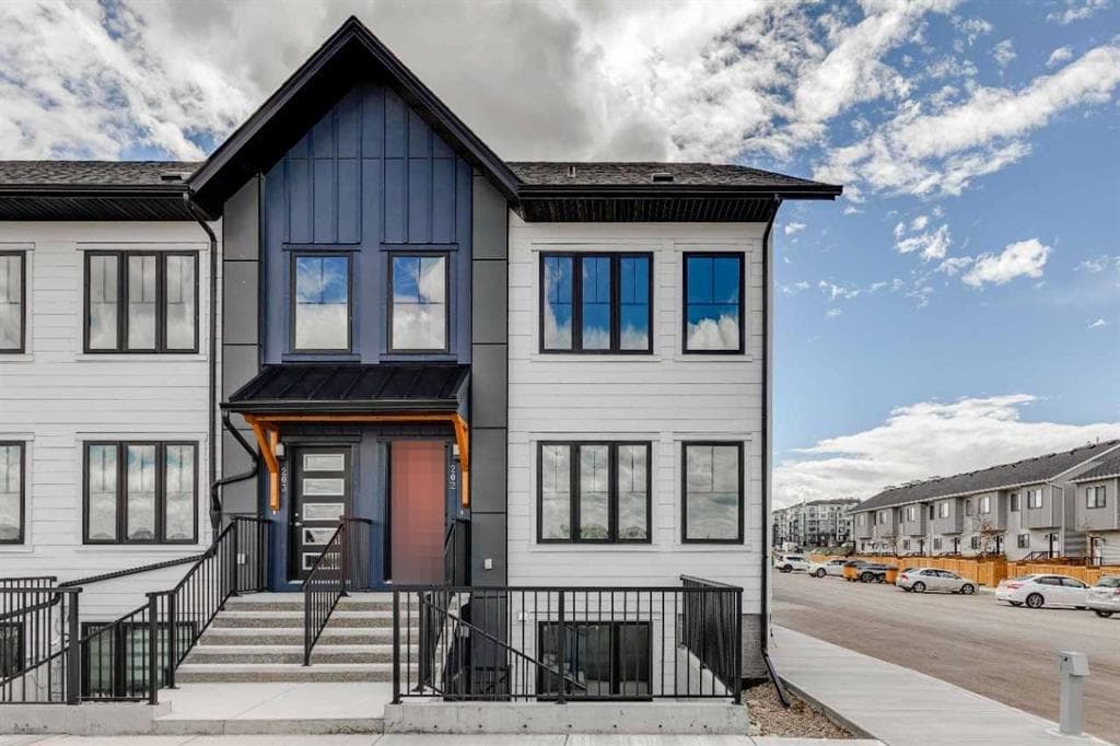 3-bed Townhouse for sale at 202, 40 Livingston Parade NE, Calgary