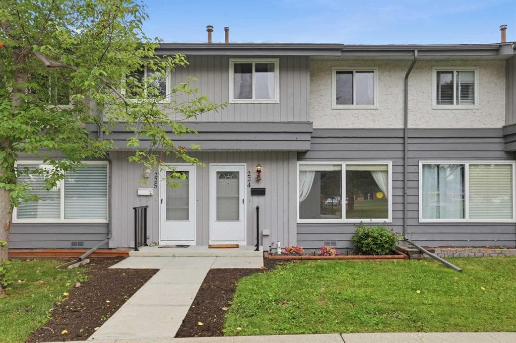 3-bed Townhouse for sale at 224, 999 Canyon Meadows Drive SW, Calgary
