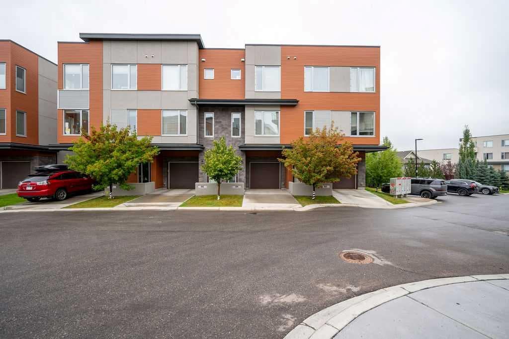 2-bed Townhouse for sale at 84 Shawnee Common SW, Calgary