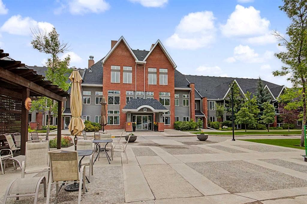 1-bed Apartment for sale at 205, 15 Everstone Drive SW, Calgary