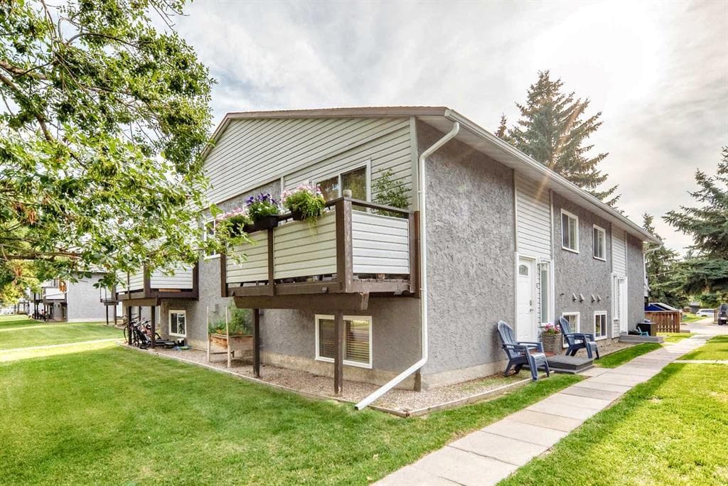 B, 109 Stanley Avenue — photo 1