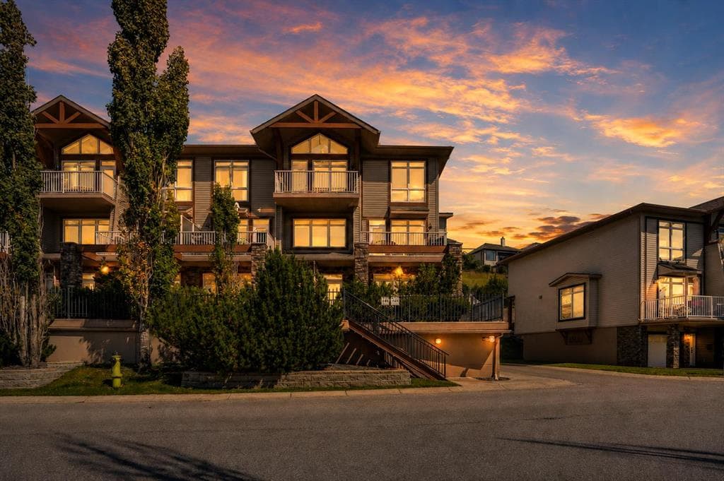 1-bed Townhouse for sale at 5, 148 Rockyledge View NW, Calgary