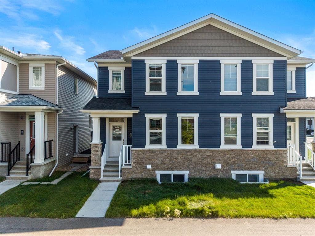 5-bed Semi-detached for sale at 61 Cityline Gate NE, Calgary