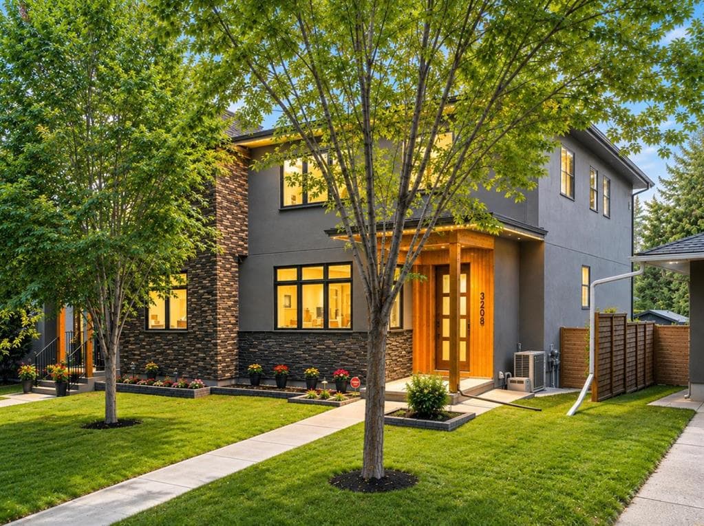 4-bed Semi-detached for sale at 3208 Kilkenny Road SW, Calgary