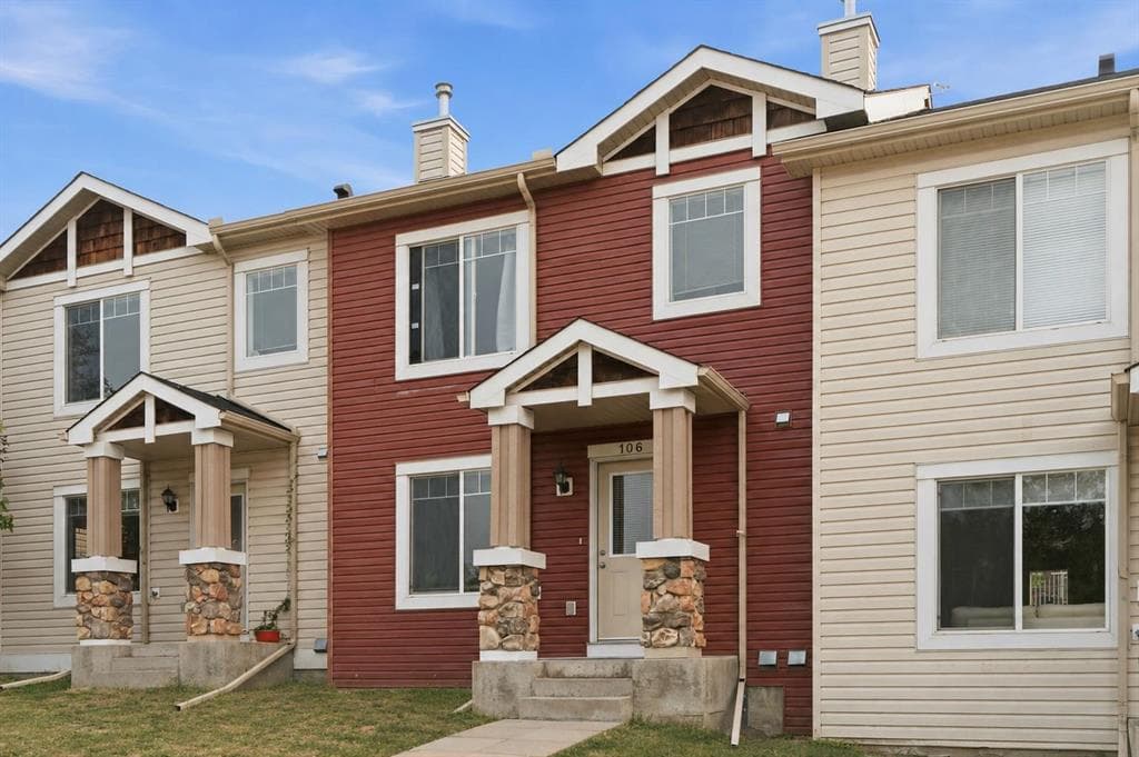 3-bed Townhouse for sale at 106 Panamount Drive NW, Calgary