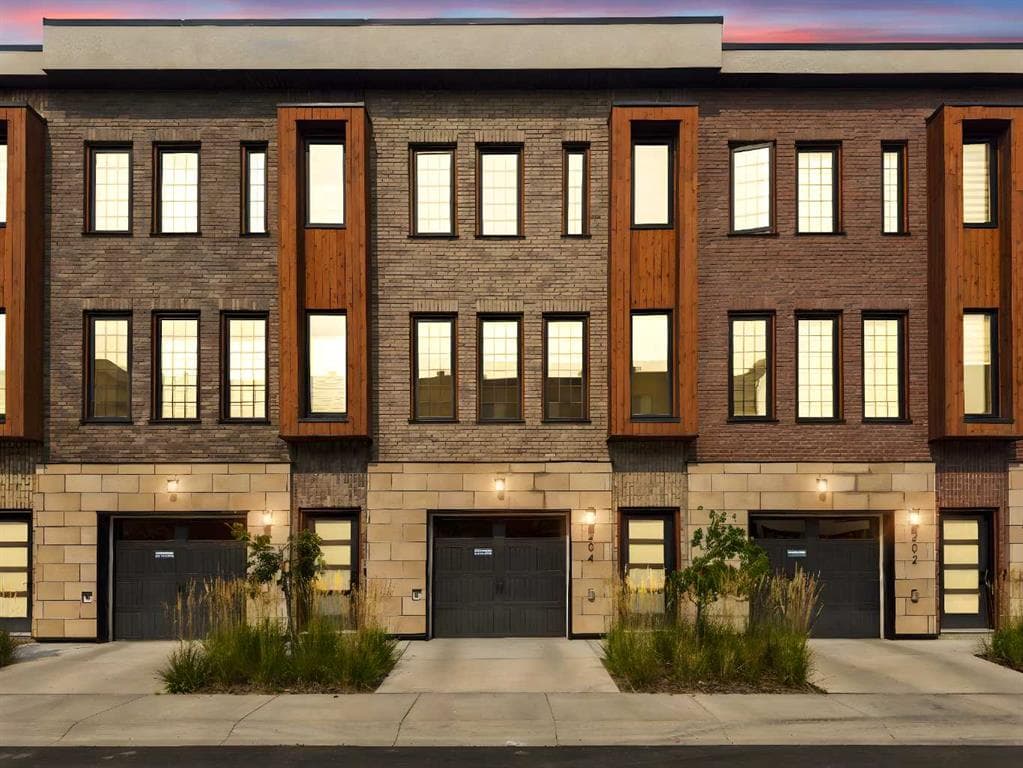 2-bed Townhouse for sale at 204, 81 Greenbriar Place NW, Calgary