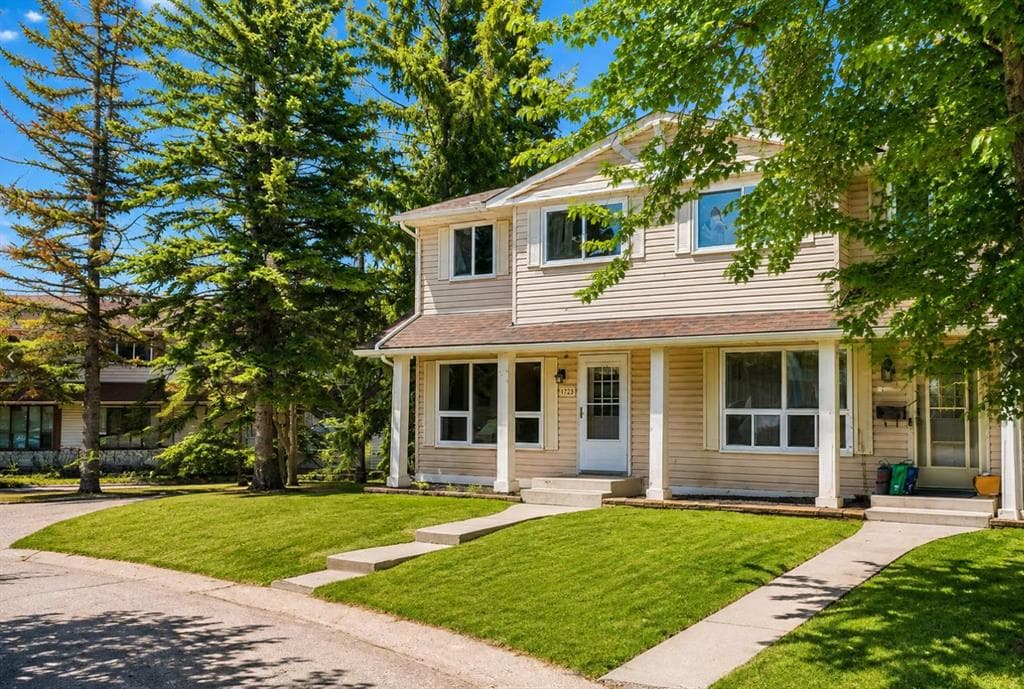 3-bed Townhouse for sale at 174 Woodmont Terrace SW, Calgary