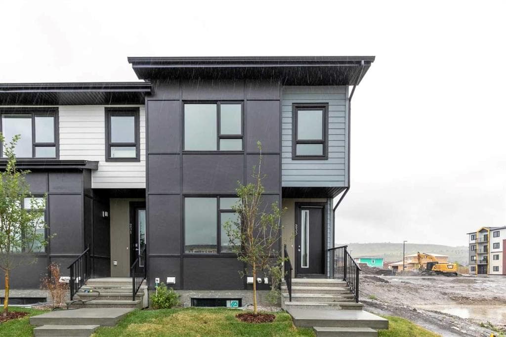 233 Vantage Drive — photo 1