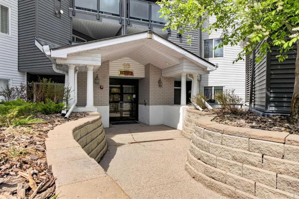 418, 10 Sierra Morena Mews SW — photo 1
