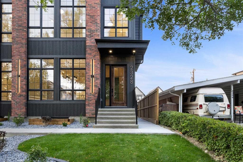 2328 54 Avenue SW — photo 1