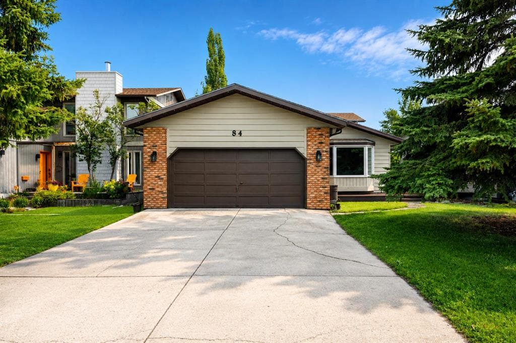 84 Deermoss Crescent SE — photo 1
