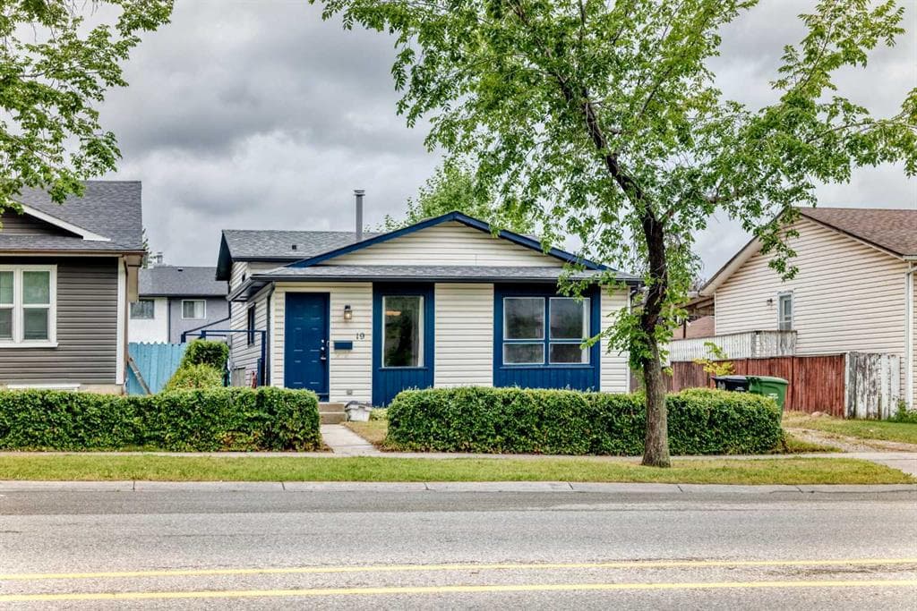 3-bed Detached for sale at 19 Falshire Drive NE, Calgary