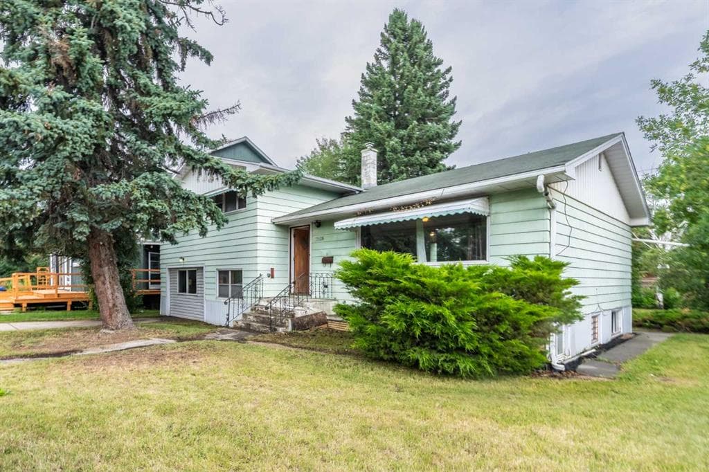 8-bed Detached for sale at 2628 Capitol Hill Crescent NW, Calgary