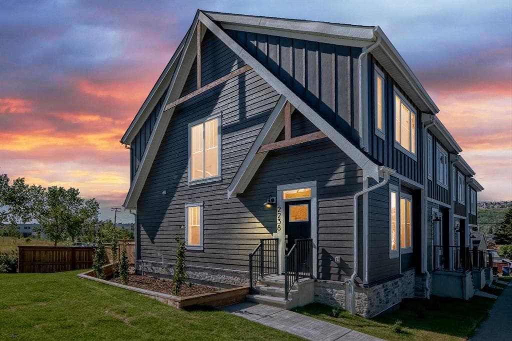 4-bed Townhouse for sale at 2238 44 Street NW, Calgary