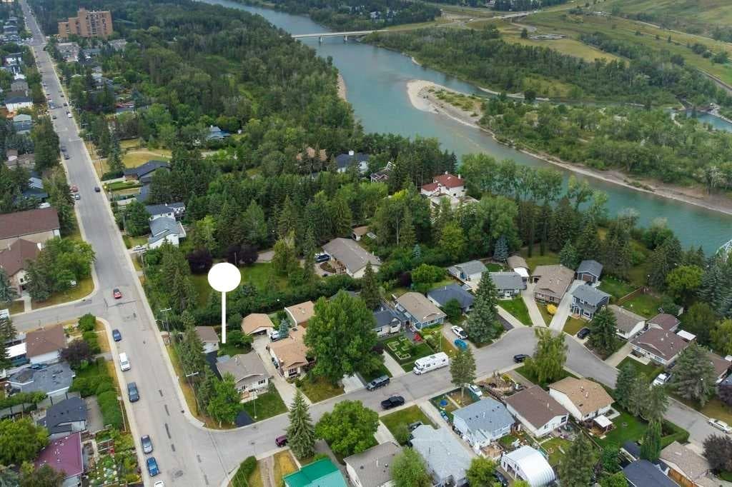 3-bed Detached for sale at 198 Bow Green Crescent NW, Calgary