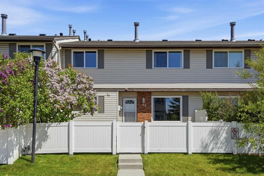 2-bed Townhouse for sale at 35, 740 Bracewood Drive SW, Calgary